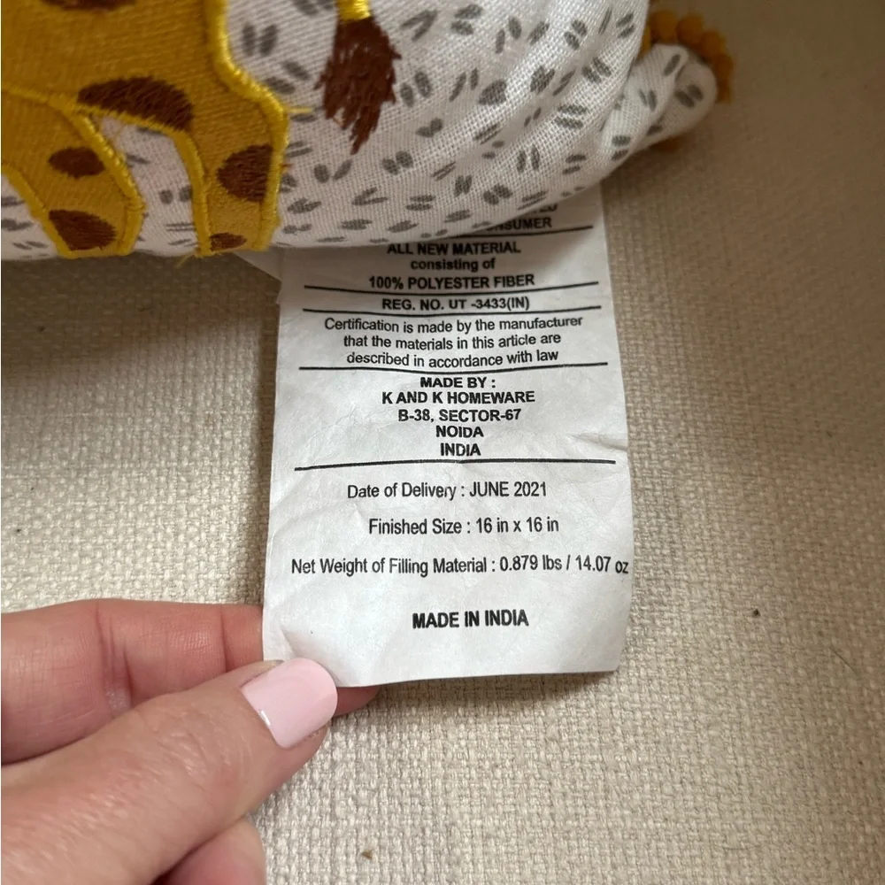 NWT Decorative Throw Pillow Embroidered Giraffes Nursey Mustard Piping‎